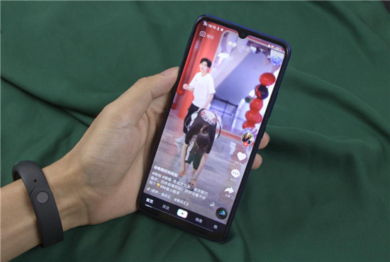 vivo Y7s續(xù)航測試：4500mAh+18W雙引擎閃充，千元機新勢力