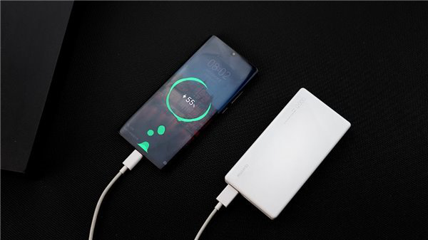 車充究竟怎么選？京東好評率99%的三款華為車載充電器告訴你