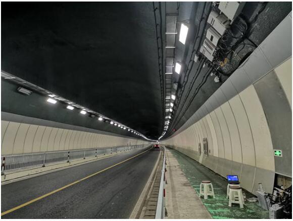 亨鑫新型漏纜助鐵塔、聯(lián)通、電信5G隧道覆蓋 實(shí)現(xiàn)手機(jī)高速應(yīng)用