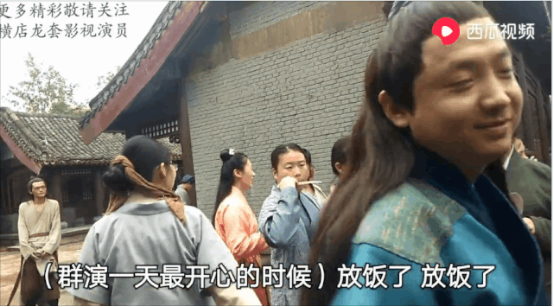 凌晨?jī)牲c(diǎn)的萬(wàn)盛街，流離失所的夢(mèng)想流浪