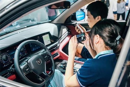 騰訊車(chē)聯(lián)語(yǔ)音助手升級(jí)，騰訊云小微全雙工語(yǔ)音交互技術(shù)上車(chē)