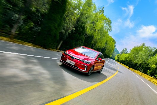 電動(dòng)汽車是否安全？全球首次三車雙重碰撞測(cè)試將給出答案