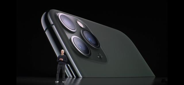 追求極致游戲體驗，ROG2吃雞神器彎道超車iPhone11