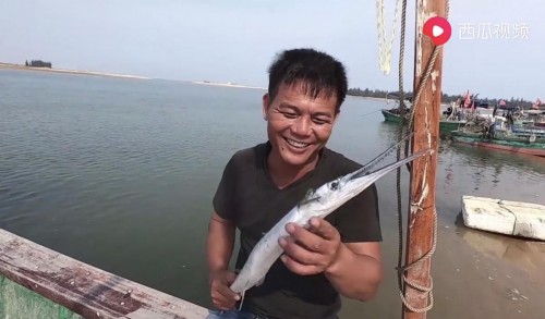 不會(huì)趕海的段子手不是好相聲演員，漁民老四靠一張嘴走紅西瓜視頻