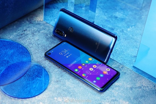國慶值得買：Moto P50頂級(jí)隨身電影院 十一出行絕佳伴侶