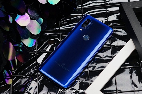 國慶值得買：Moto P50頂級(jí)隨身電影院 十一出行絕佳伴侶
