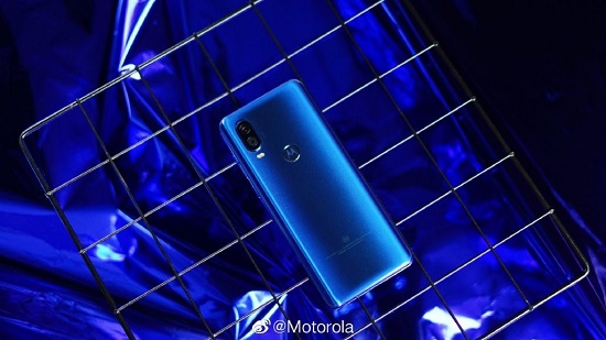 國慶值得買：Moto P50頂級(jí)隨身電影院 十一出行絕佳伴侶