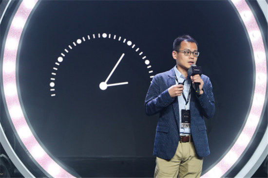 獨一有二，迪麗熱巴優(yōu)雅出席2019GARMIN佳明北京智能腕表新品發(fā)布會