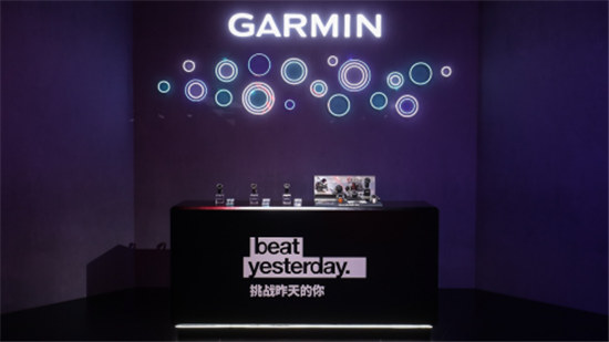獨一有二，迪麗熱巴優(yōu)雅出席2019GARMIN佳明北京智能腕表新品發(fā)布會