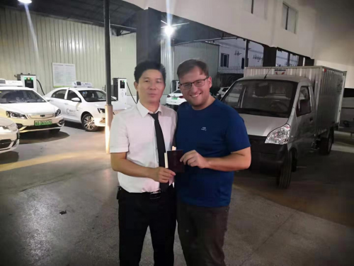 點(diǎn)贊！汕頭曹操出行司機(jī)物歸原主感動(dòng)外國友人