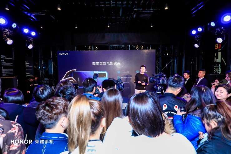 把生活拍成電影，榮耀V30朋友圈電影節(jié)12月2日震撼揭幕