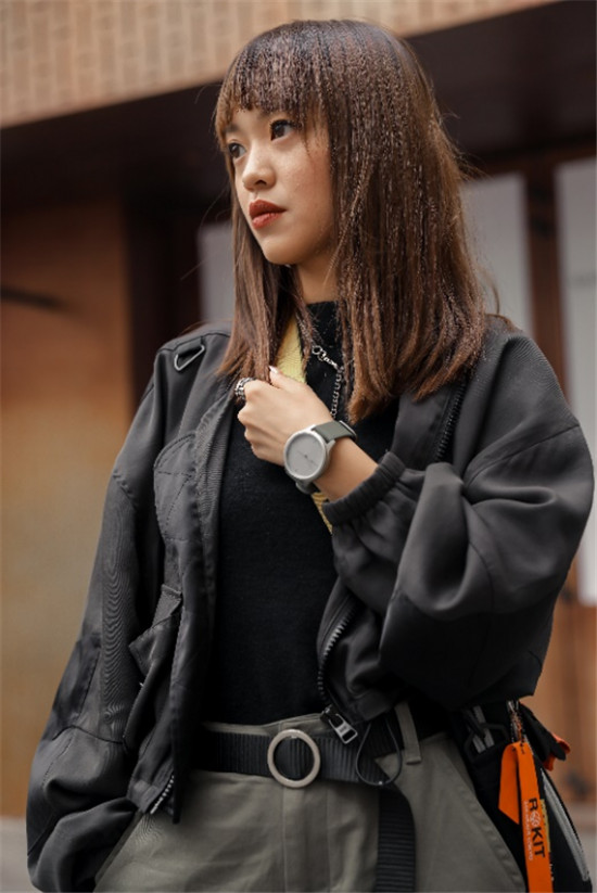 百搭時尚的GarminMove智能手表，讓你的著裝不無聊