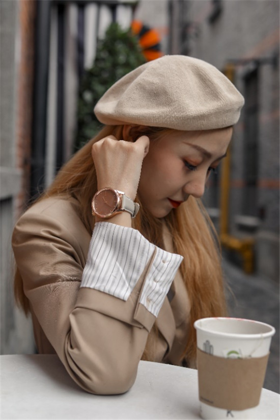百搭時尚的GarminMove智能手表，讓你的著裝不無聊
