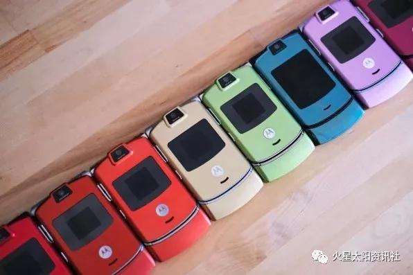 未來與經(jīng)典的碰撞，折疊屏 razr 2019 帶你回首鋒芒歲月