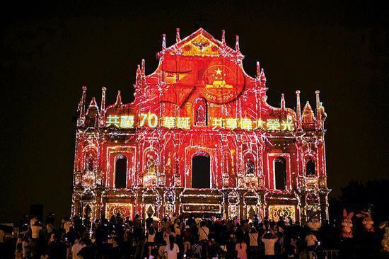村長(zhǎng)李銳攜手悟空讓貧困孩子走出山區(qū)，共賀澳門回歸20周年