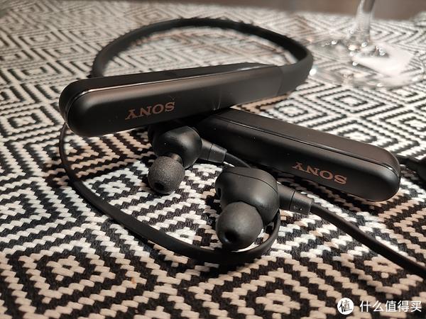 頸掛降噪，新歡還是舊愛？索尼WI-1000 XM2對決BOSE QC30