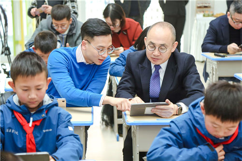 潘石屹拜師編程貓12歲小學(xué)員左奕遠！并成為“編程貓鄉(xiāng)村編程普及計劃發(fā)起人”！
