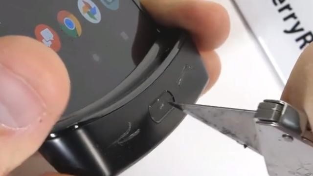 折疊屏手機“羅生門”，moto razr屏幕測試真的可信嗎？