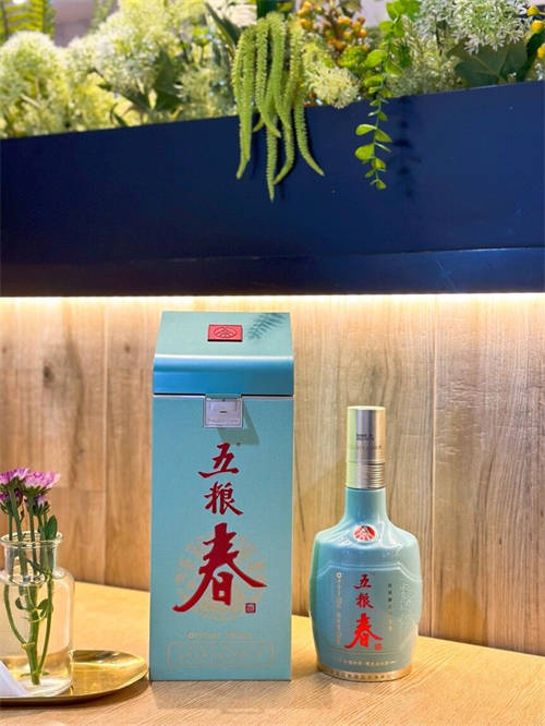 五糧春名門獲贊“時間釀造的芬芳”，憑實力成酒桌“常客”