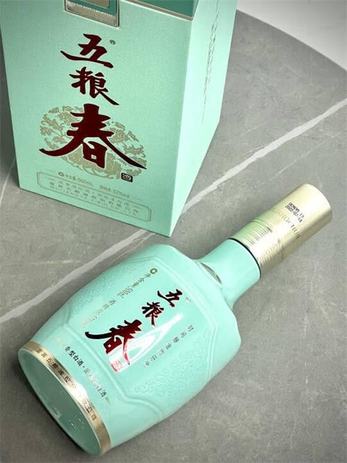 五糧春名門獲贊“時間釀造的芬芳”，憑實力成酒桌“?？汀? title=