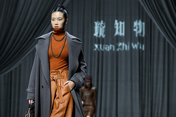 璇知物24秋冬系列新品發(fā)布！亮相中國國際時裝周