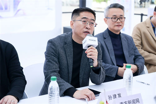 AI加持的榮耀互聯(lián)網服務  究竟能帶來哪些可能？