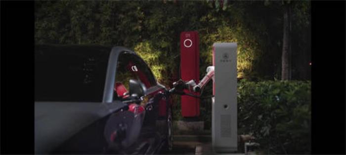 華為無人充電機器人內(nèi)測視頻公開，實現(xiàn)全自動無干預(yù)順滑充電體驗