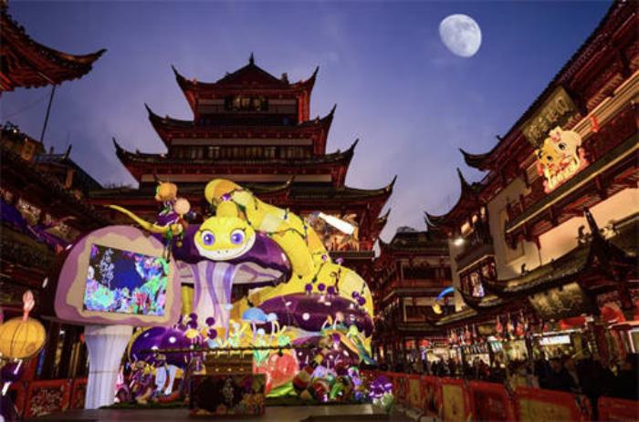 當(dāng)年輕人過(guò)起“賽博年”，品牌如何把熱點(diǎn)內(nèi)容變成好生意？