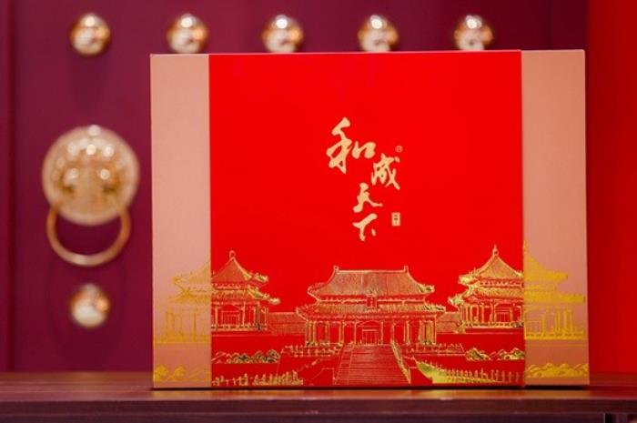 足壇傳奇歐文空降和成天下高端文化館！現(xiàn)場送出簽名款和成天下&紫禁城聯(lián)名【春節(jié)限定禮盒】