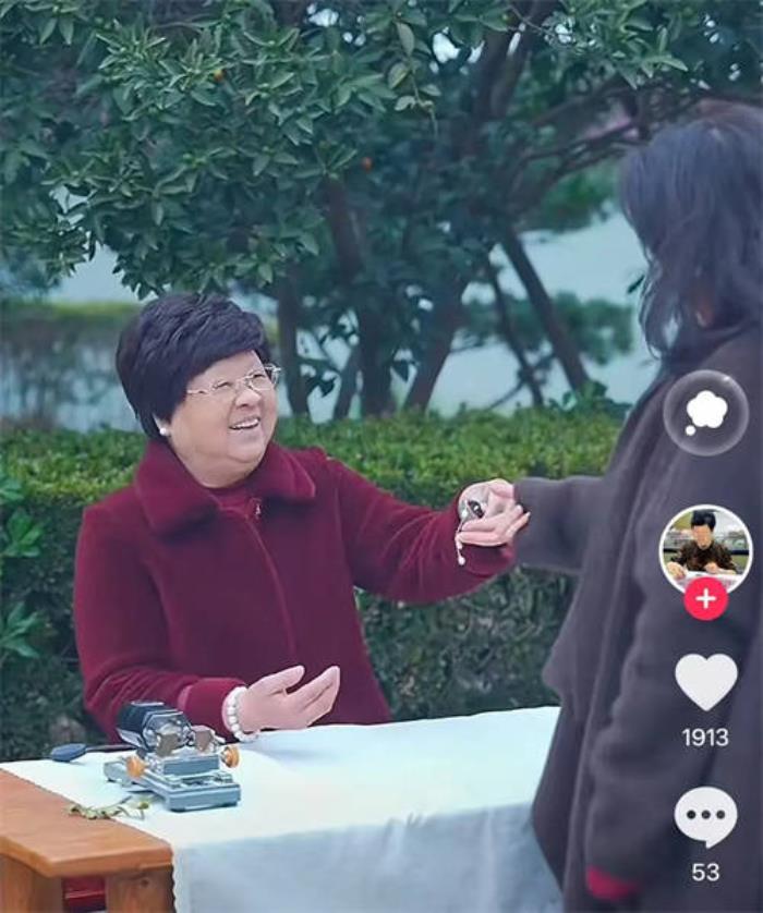 臨近春節(jié)，珠寶奢品商家靠專業(yè)和創(chuàng)意“賣爆”了