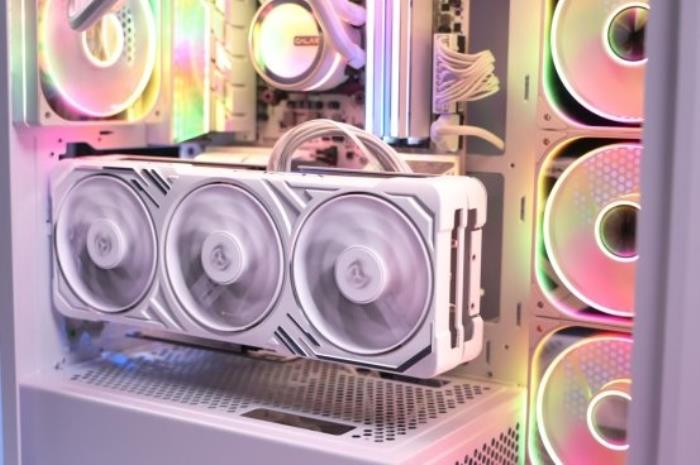 支持DLSS4，影馳 RTX 5080 金屬大師OC評測