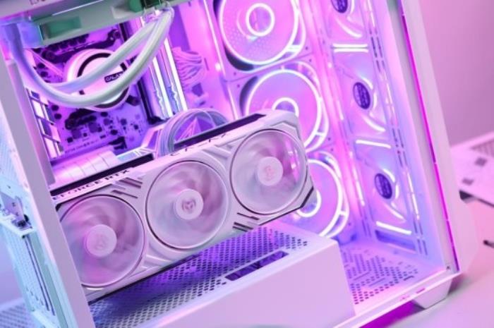 支持DLSS4，影馳 RTX 5080 金屬大師OC評測