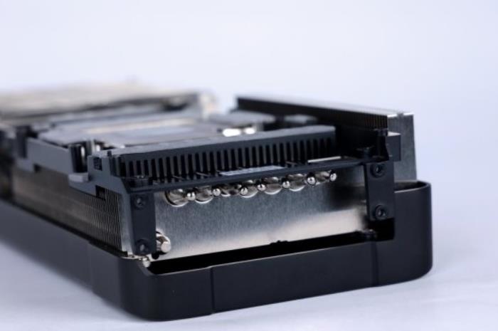 支持DLSS4，影馳 RTX 5080 金屬大師OC評測