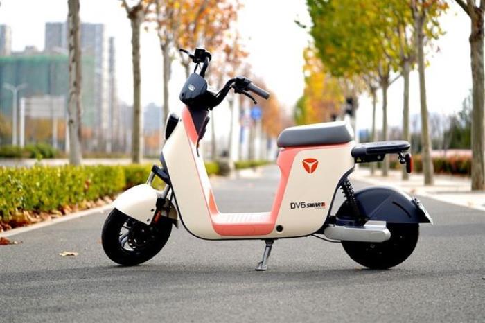 電動(dòng)車選什么牌子好？雅迪x(chóng)王鶴棣，定義年輕人出行新方式
