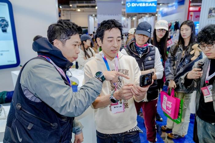 HUAWEI WATCH Ultimate非凡探索系列矚目亮相2025上海國際潛水展，科技賦能極境探索