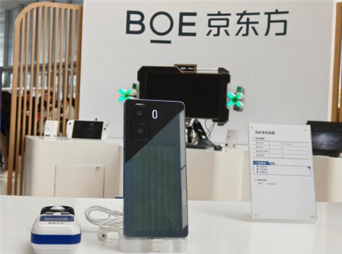 傳音Infinix鈣鈦礦光伏儲能技術(shù)成果亮相2025中關(guān)村論壇年會
