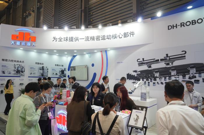 大寰機器人亮相慕尼黑上海電子生產(chǎn)設(shè)備展，智能制造引領(lǐng)行業(yè)新風向