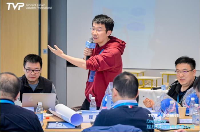 探秘 DeepSeek 落地進(jìn)展，騰訊云攜手業(yè)界專(zhuān)家共話(huà) AI 生產(chǎn)力