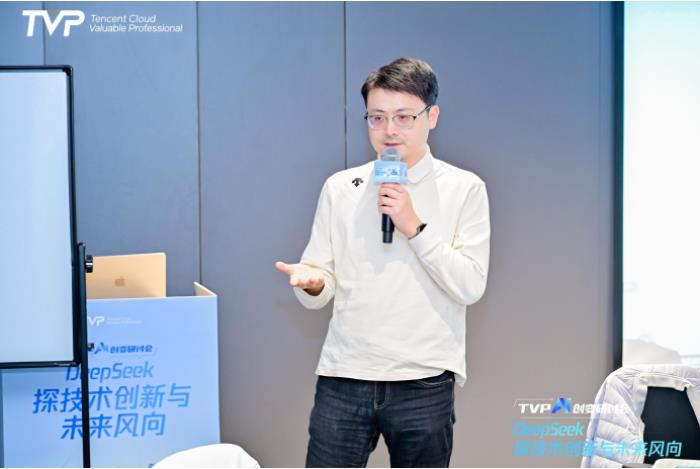 探秘 DeepSeek 落地進(jìn)展，騰訊云攜手業(yè)界專(zhuān)家共話(huà) AI 生產(chǎn)力