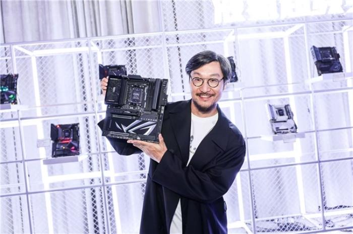 湘聚金字塔！華碩主板引爆ROG DAY 2025信仰狂歡
