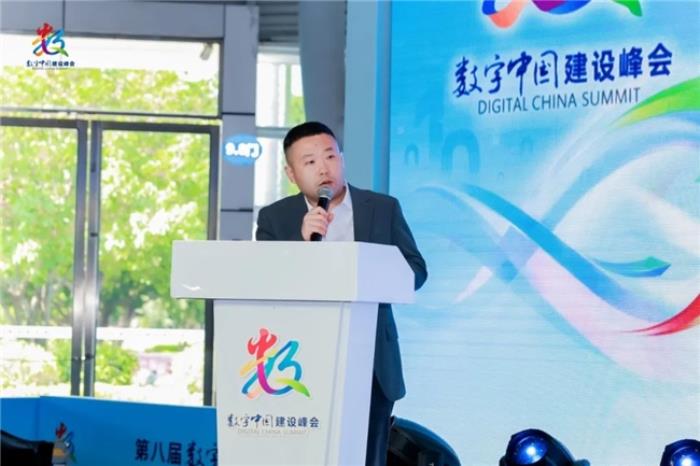 中國電子云聯(lián)合天數(shù)科技、清程極智發(fā)布國產(chǎn)芯訓(xùn)推優(yōu)化解決方案