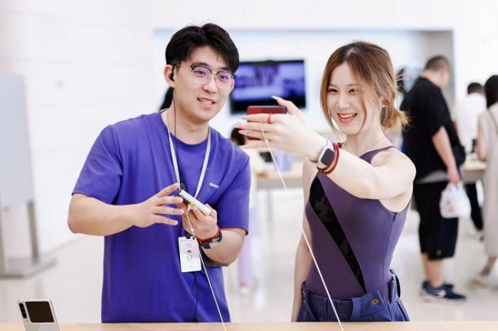 華為王府井旗艦店煥新開業(yè)，構(gòu)筑城市生活美學新地標