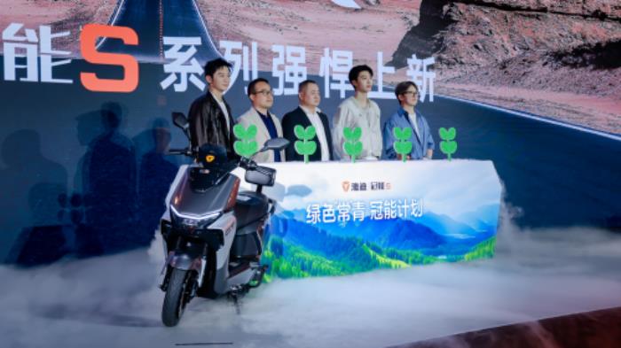雅迪冠能S白鯊震撼上市：全球首款支付寶“碰一下”量產(chǎn)電動(dòng)車(chē)開(kāi)始發(fā)售，價(jià)格4699元