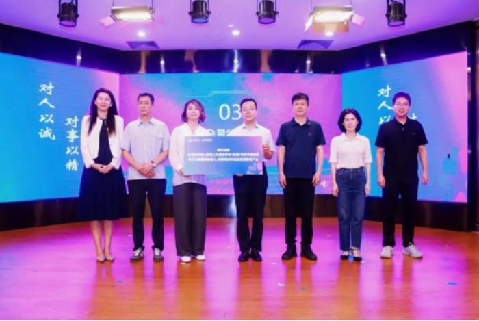 注入科技動(dòng)能，打開智慧之窗——“阿爾法蛋AI公益”情暖深圳同澤學(xué)校