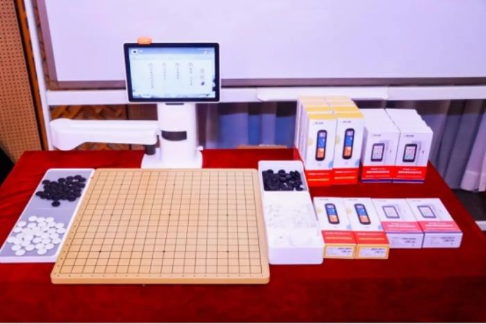 注入科技動(dòng)能，打開智慧之窗——“阿爾法蛋AI公益”情暖深圳同澤學(xué)校