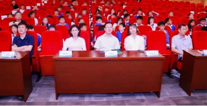 注入科技動(dòng)能，打開智慧之窗——“阿爾法蛋AI公益”情暖深圳同澤學(xué)校
