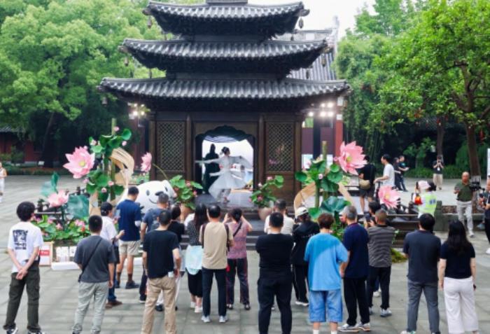 游船賞西湖美景、4折起購3C數(shù)碼 京東“3C數(shù)碼國補(bǔ)中國行”落地杭州
