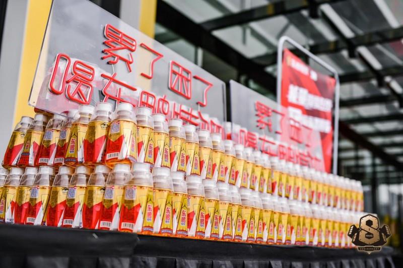 民族品牌創(chuàng)新標桿：小米「芯」突破與東鵬飲料「質(zhì)價比」突圍