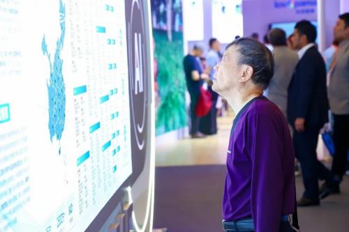 ?天與養(yǎng)老“AI+養(yǎng)老 無為養(yǎng)老系統(tǒng)”引爆2025上海老博會，開啟智慧養(yǎng)老“無感”新時代