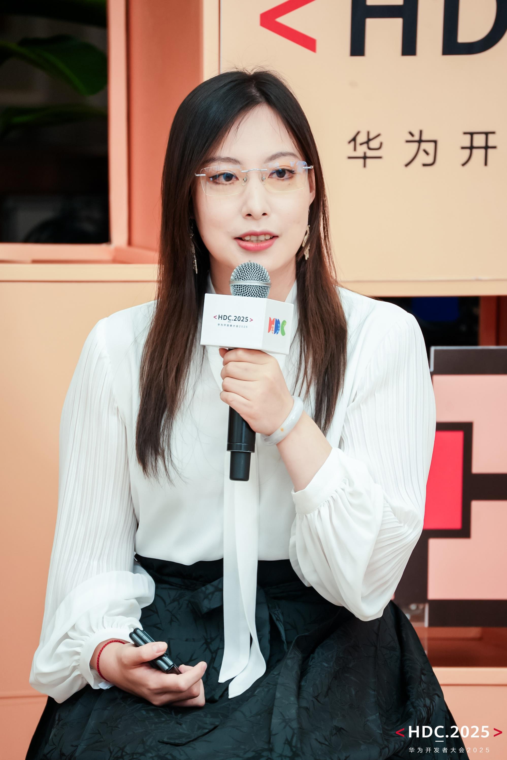 鴻蒙開(kāi)發(fā)者的“真心話”：技術(shù)變簡(jiǎn)單，生態(tài)變熱鬧，機(jī)會(huì)變多了